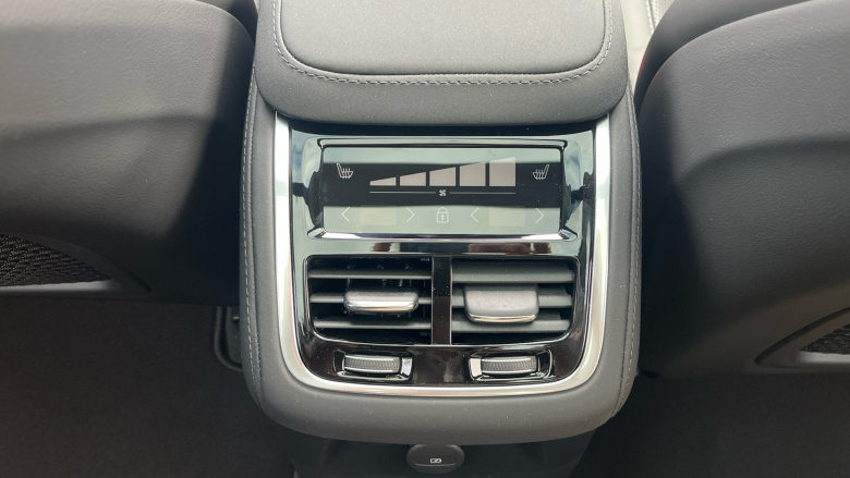 Volvo XC90 2.0 T8 PHEV Ultra Dark 5dr AWD Geartronic Estate